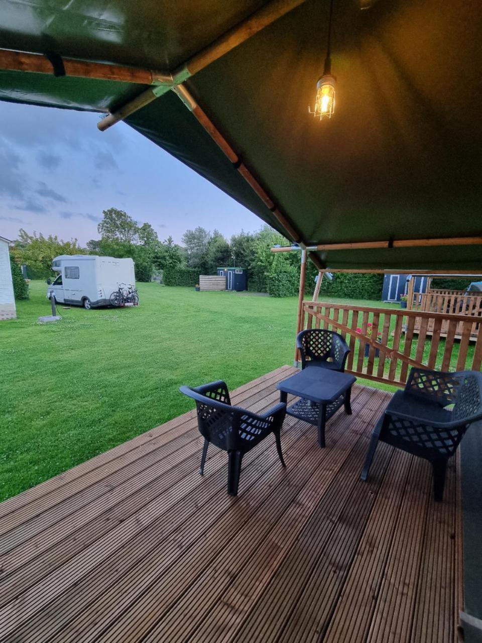 Camping De Tulpenweide Breezand Стая снимка