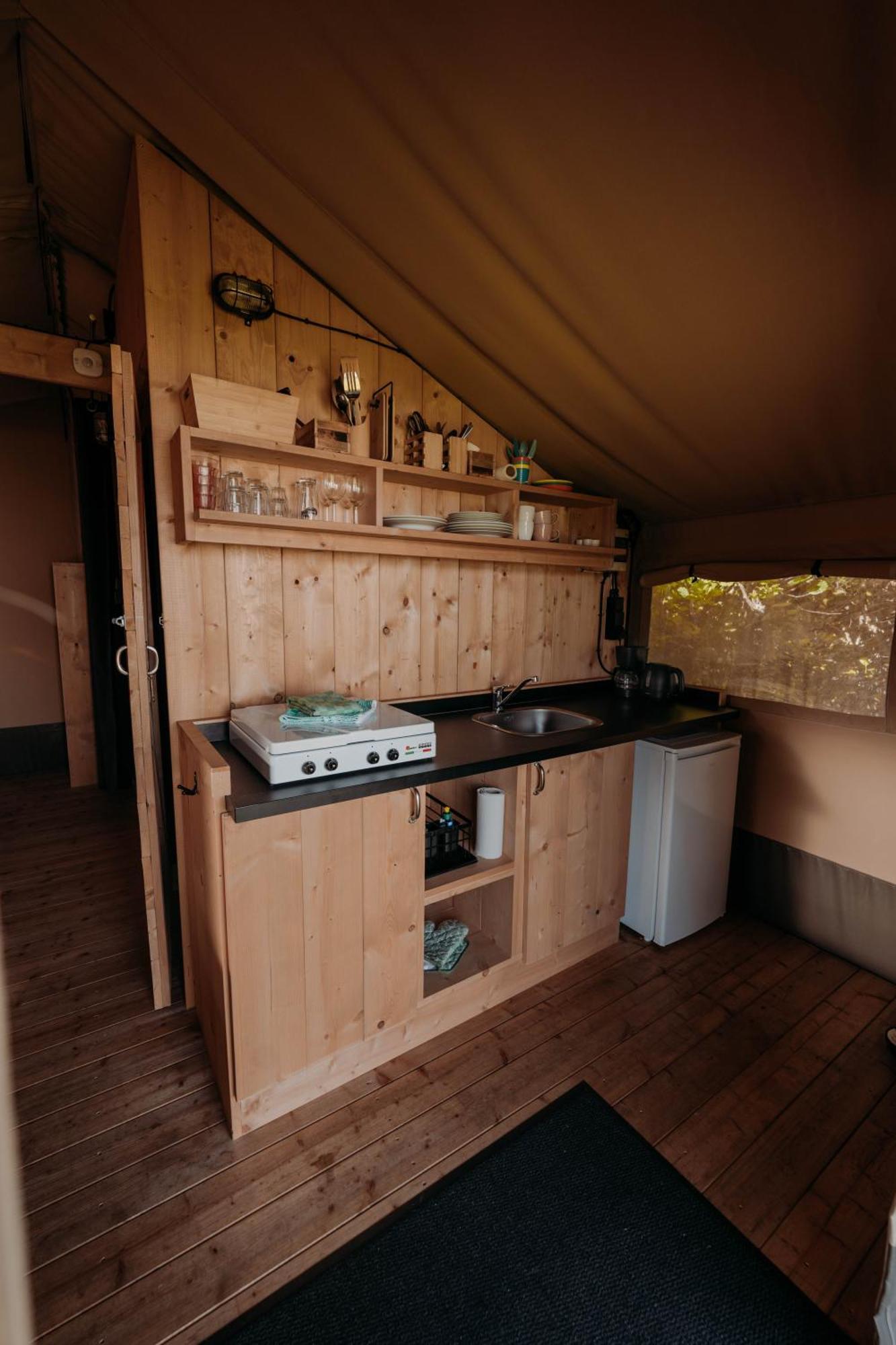 Camping De Tulpenweide Breezand Стая снимка
