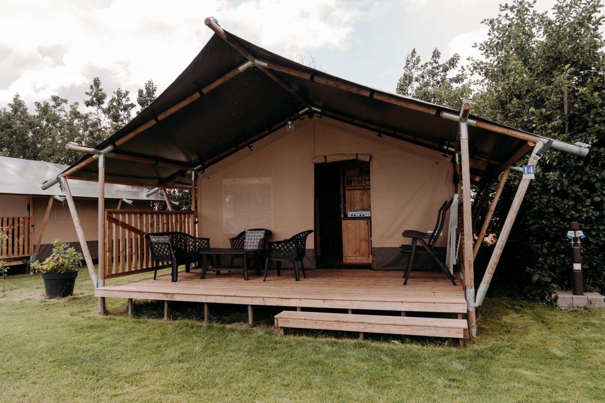Camping De Tulpenweide Breezand Стая снимка